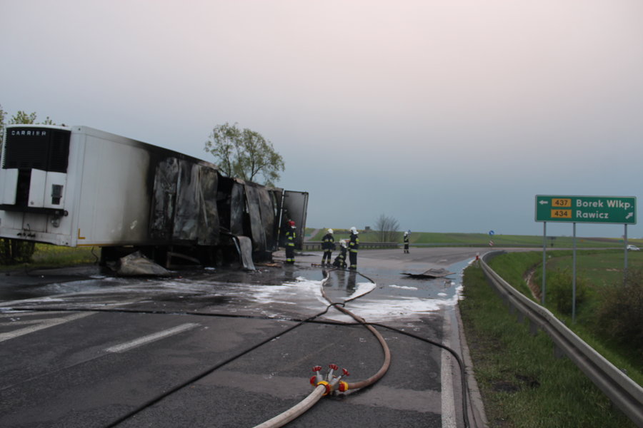 Płonęła naczepa z przetworami 