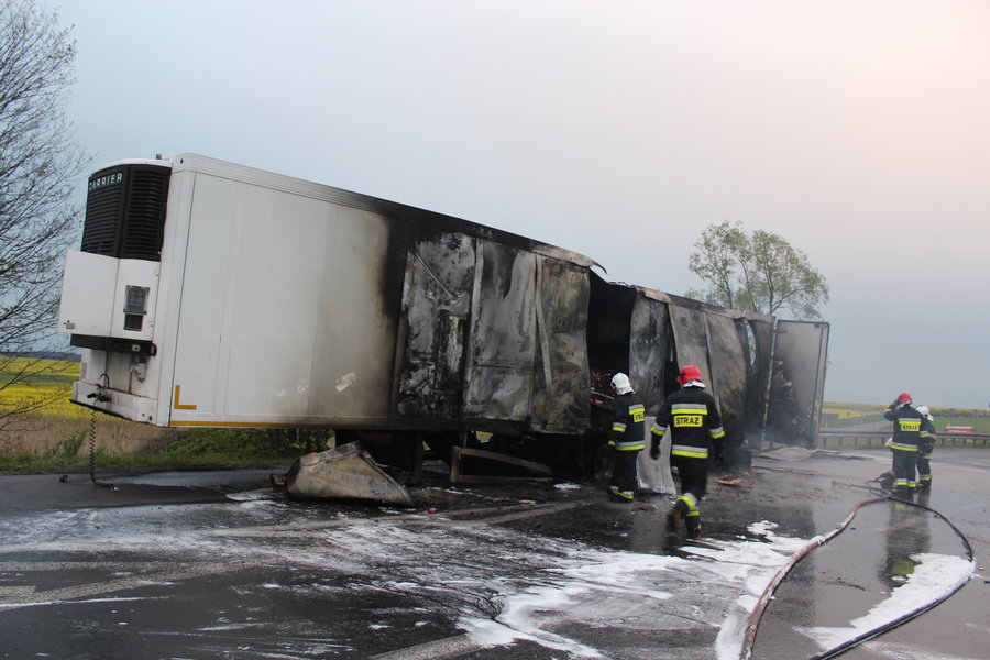Płonęła naczepa z przetworami 