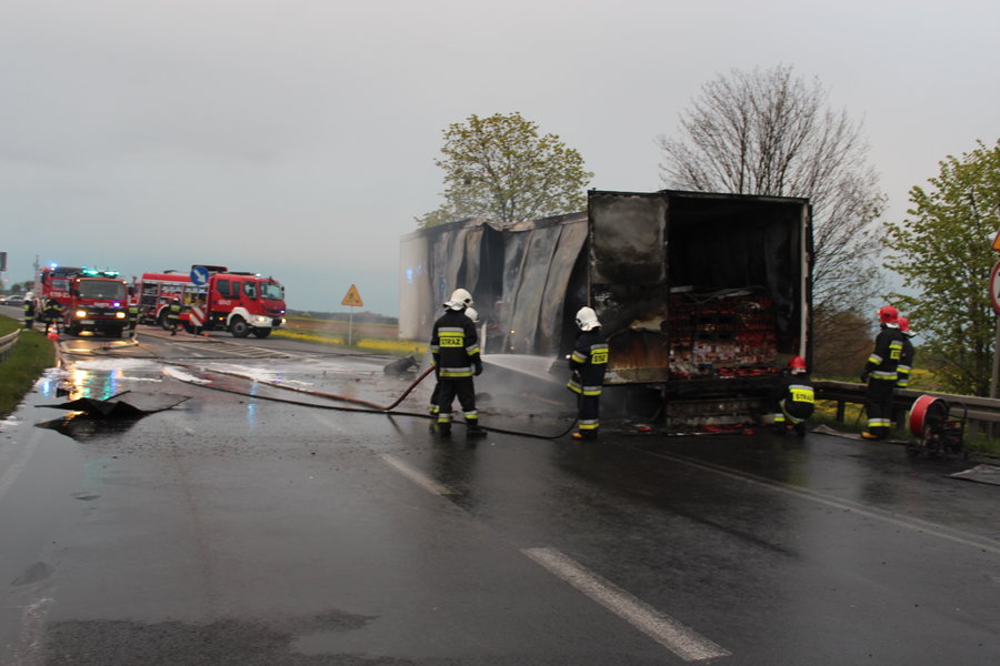 Płonęła naczepa z przetworami 