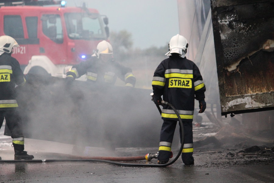 Płonęła naczepa z przetworami 