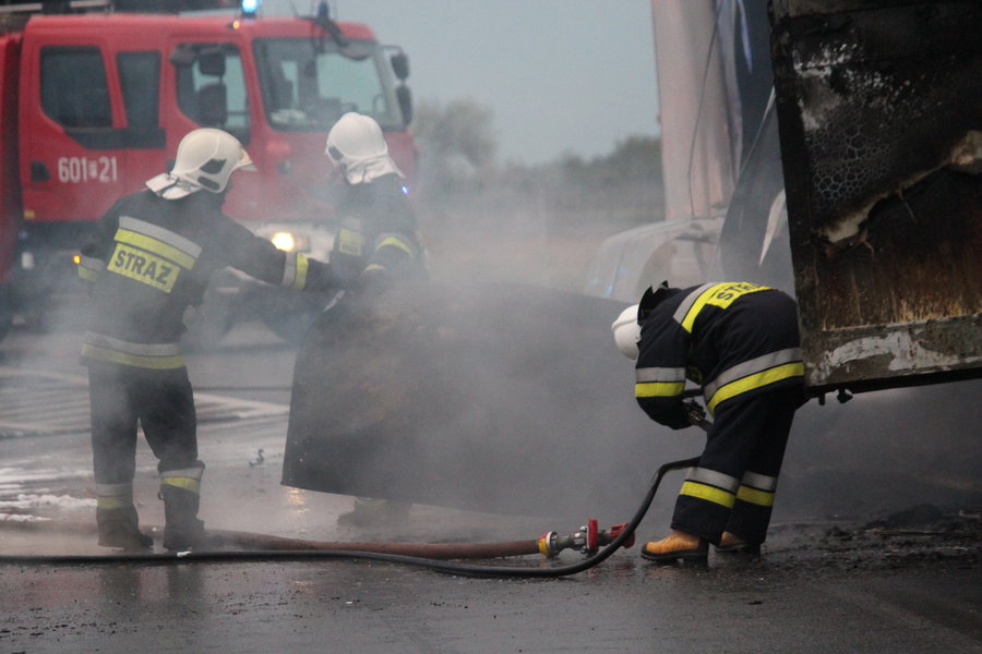 Płonęła naczepa z przetworami 