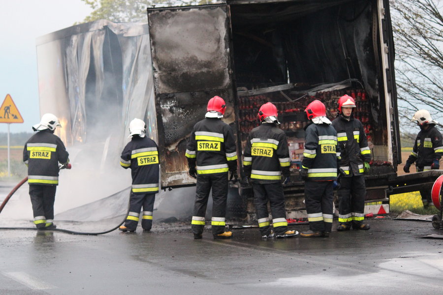 Płonęła naczepa z przetworami 