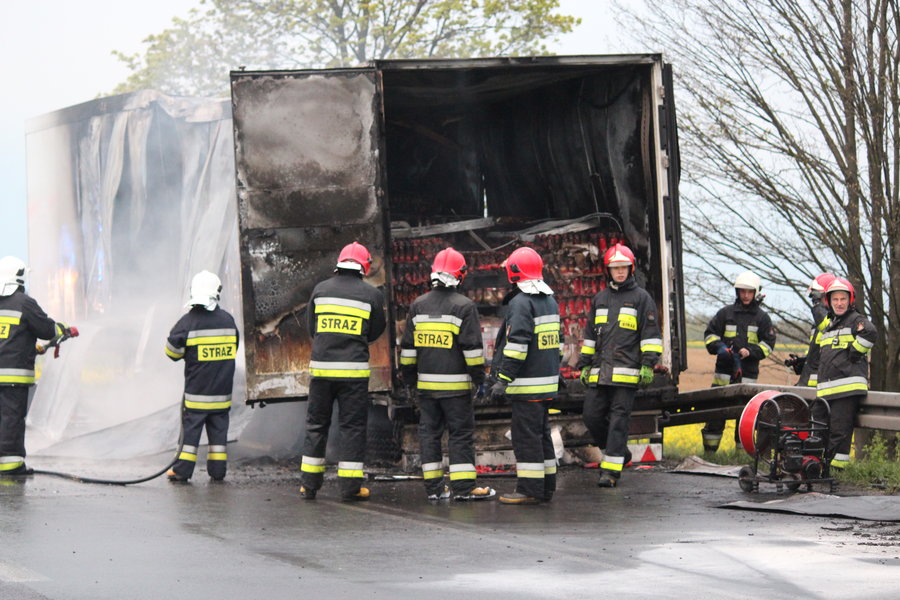Płonęła naczepa z przetworami 