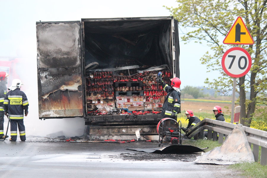 Płonęła naczepa z przetworami 