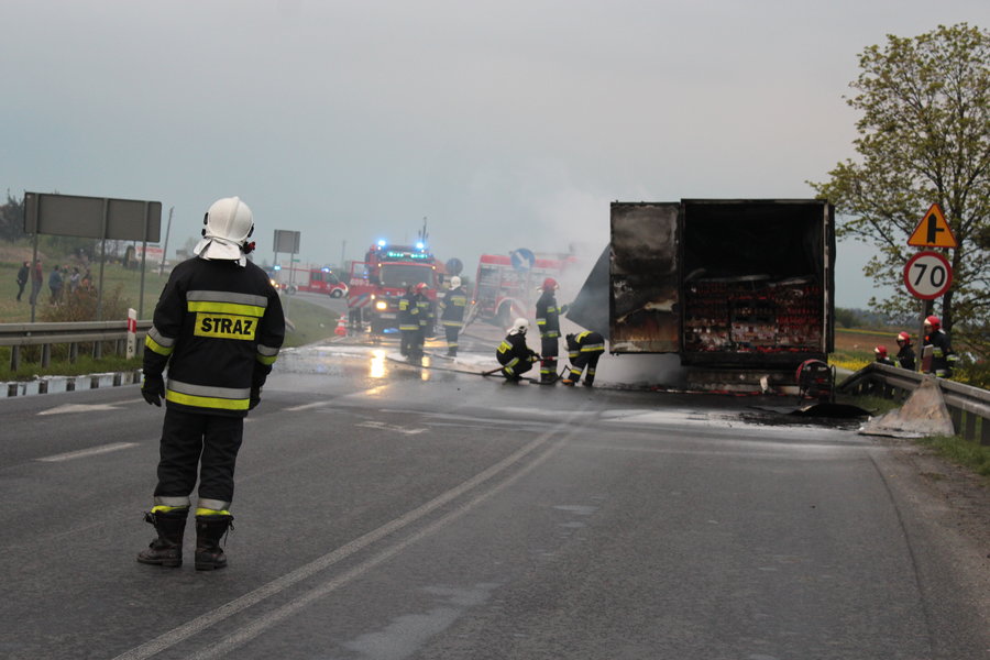 Płonęła naczepa z przetworami 