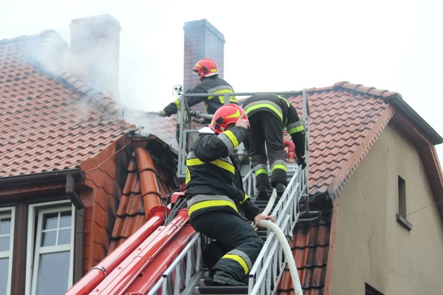Paliła się kamienica przy rondzie - film