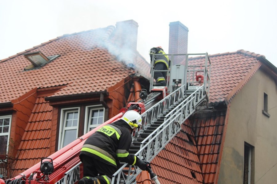 Paliła się kamienica przy rondzie - film