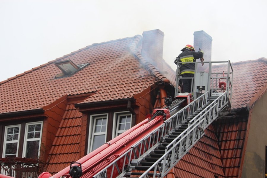 Paliła się kamienica przy rondzie - film