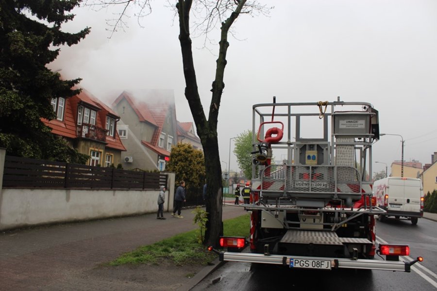 Paliła się kamienica przy rondzie - film