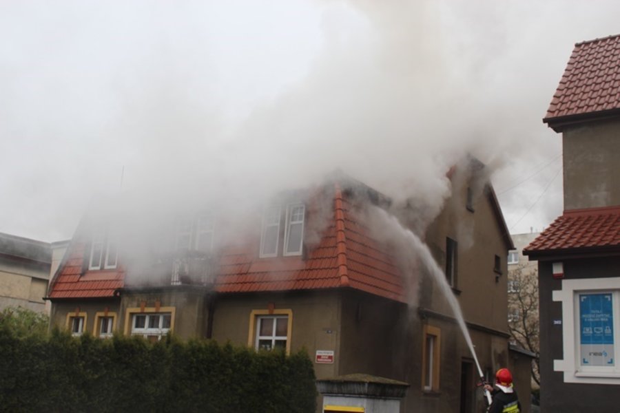 Paliła się kamienica przy rondzie - film