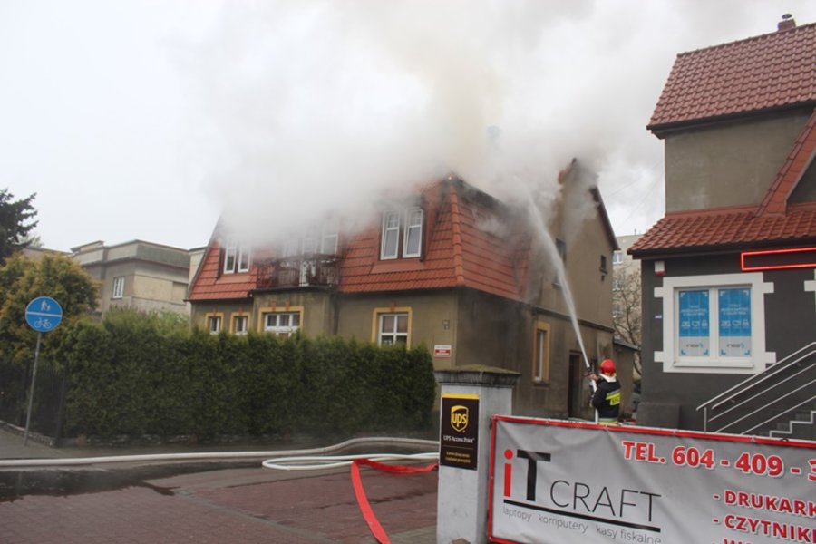 Paliła się kamienica przy rondzie - film