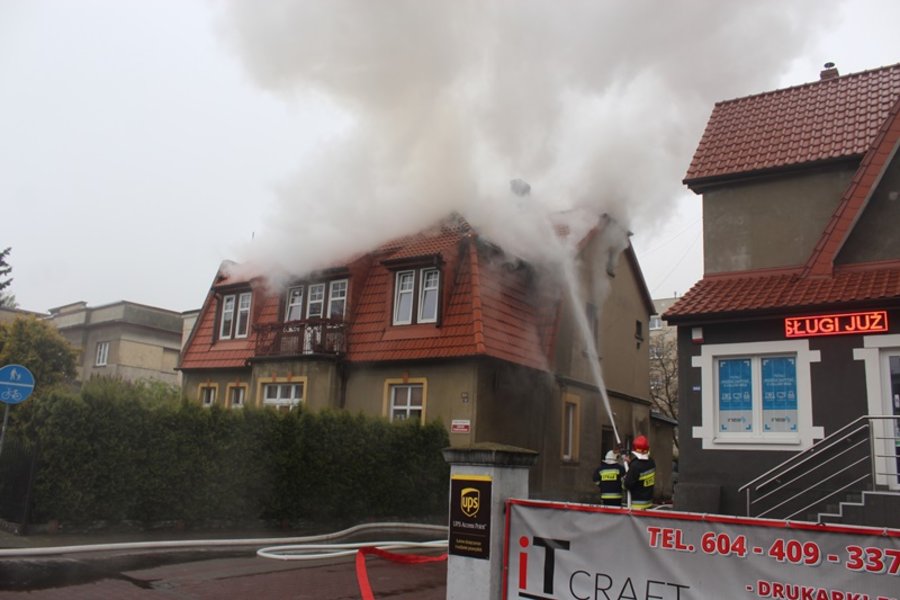 Paliła się kamienica przy rondzie - film