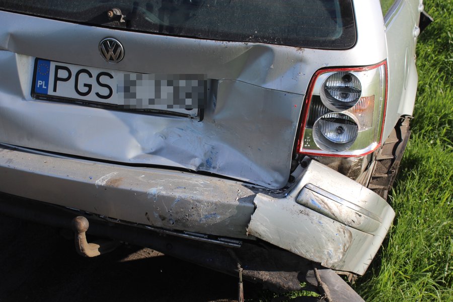 Nie wyhamował i uderzył...