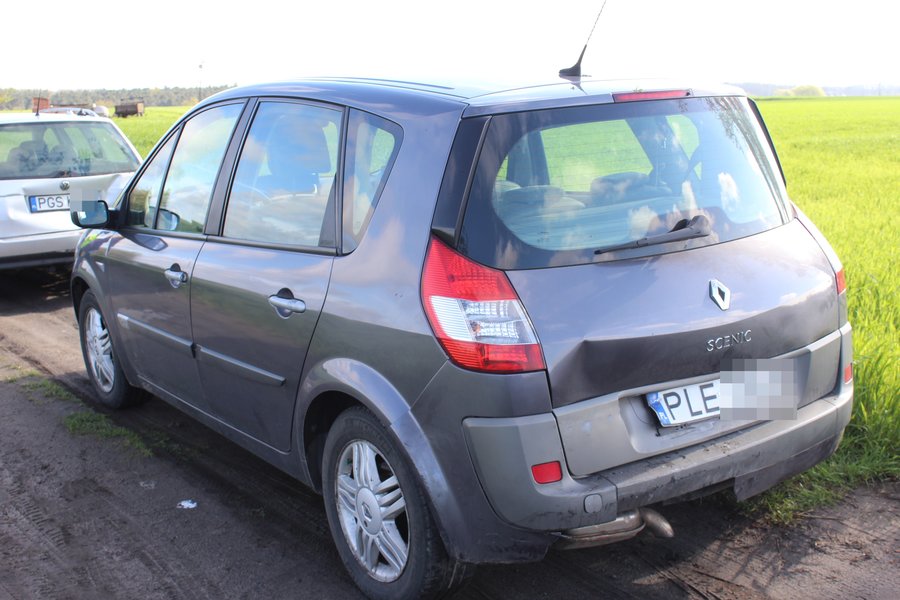 Nie wyhamował i uderzył...