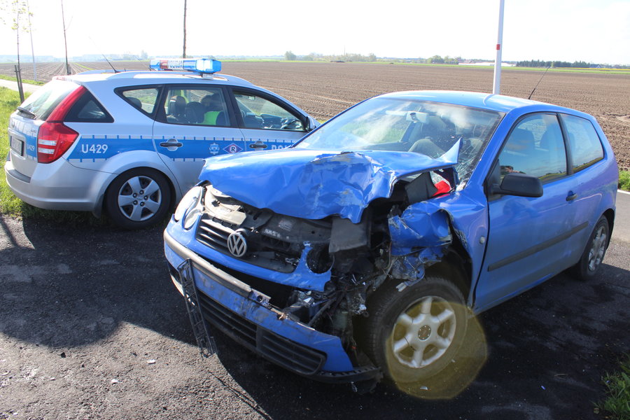 Nie wyhamował i uderzył...