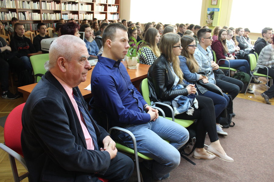 Z pamięci i wyczuciem, by oczarować słuchaczy