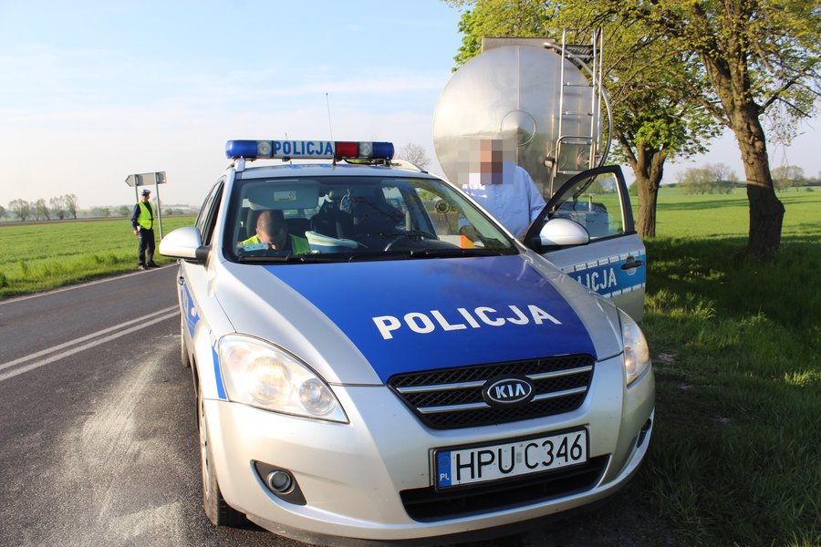 Cysterna zmiażdżyła tył citroena