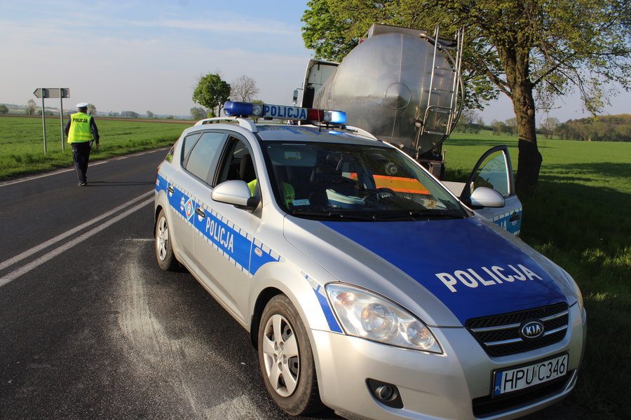 Cysterna zmiażdżyła tył citroena