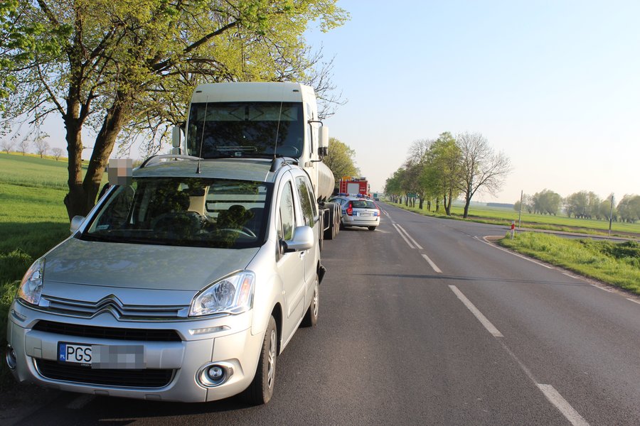 Cysterna zmiażdżyła tył citroena