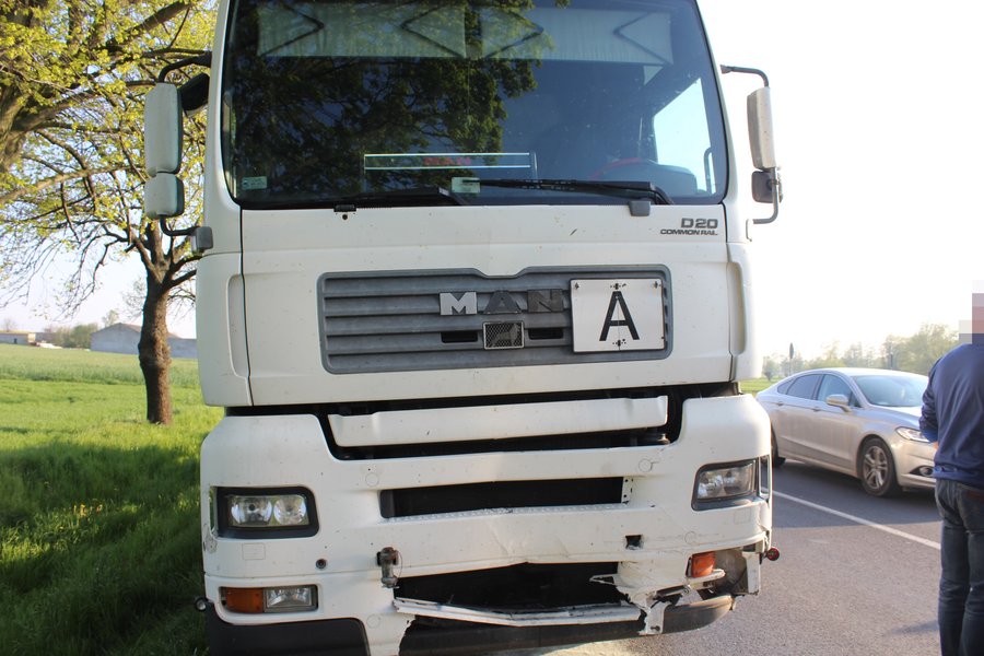 Cysterna zmiażdżyła tył citroena