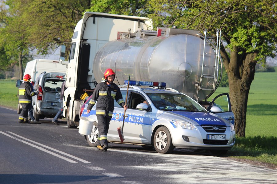 Cysterna zmiażdżyła tył citroena