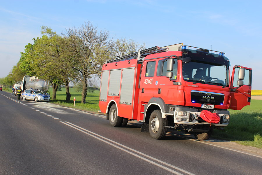 Cysterna zmiażdżyła tył citroena