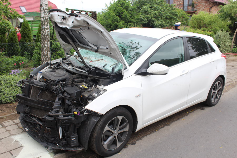 Z impetem w tył naczepy