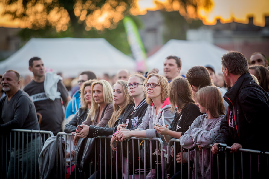 Zaczęli od mocnego uderzenia!