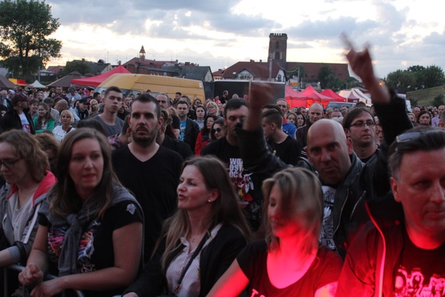 Zaczęli od mocnego uderzenia!