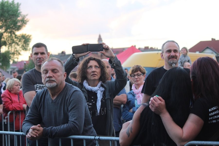 Zaczęli od mocnego uderzenia!