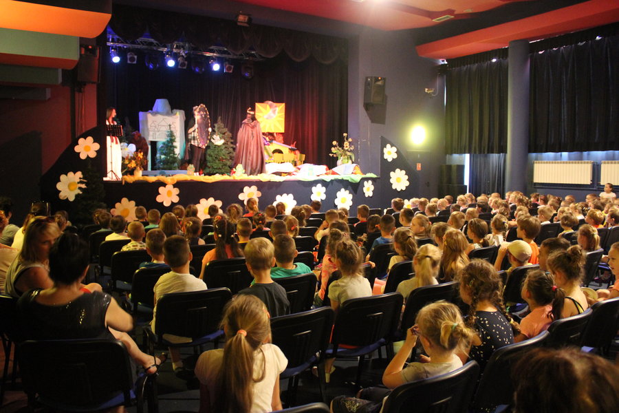 Rodzice wystąpili przed dziećmi - film