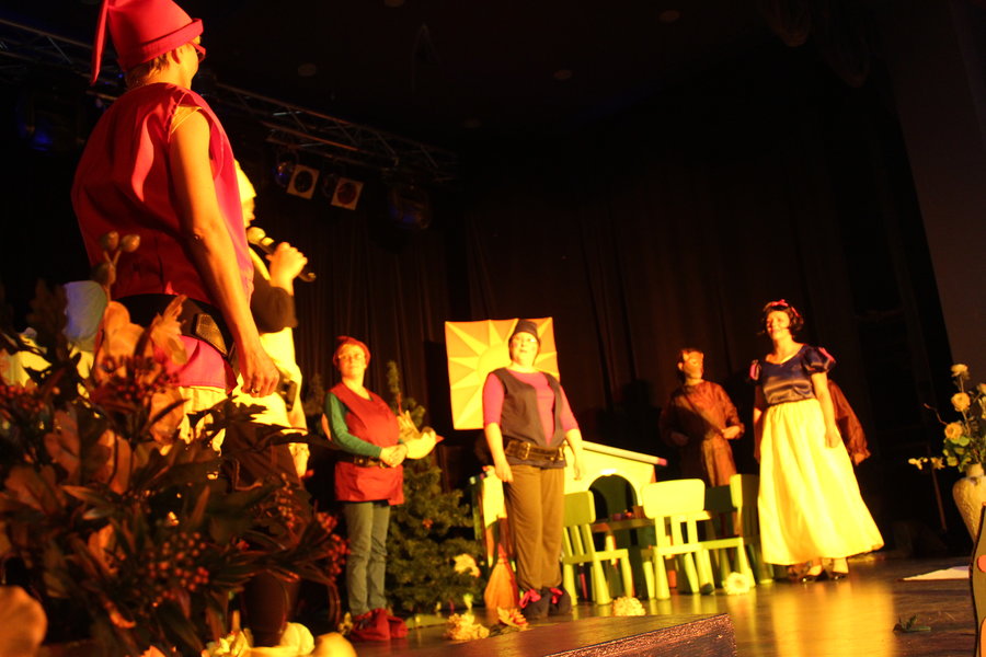 Rodzice wystąpili przed dziećmi - film