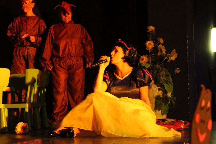 Rodzice wystąpili przed dziećmi - film