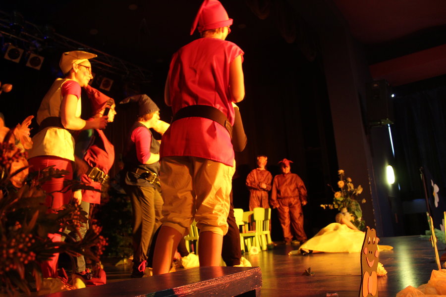 Rodzice wystąpili przed dziećmi - film