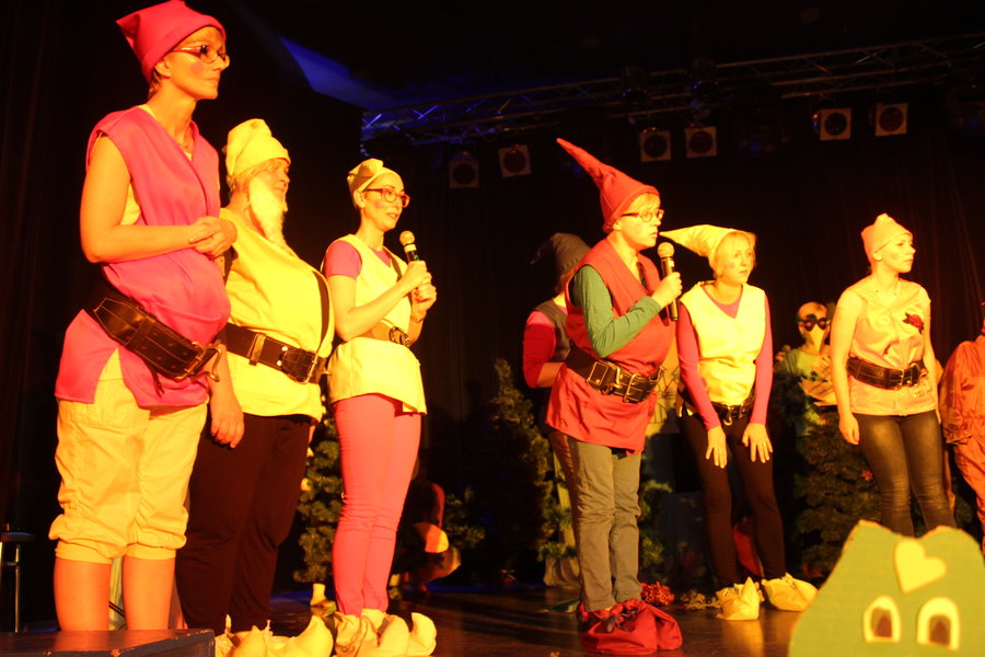 Rodzice wystąpili przed dziećmi - film