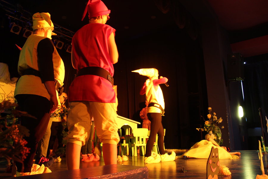 Rodzice wystąpili przed dziećmi - film