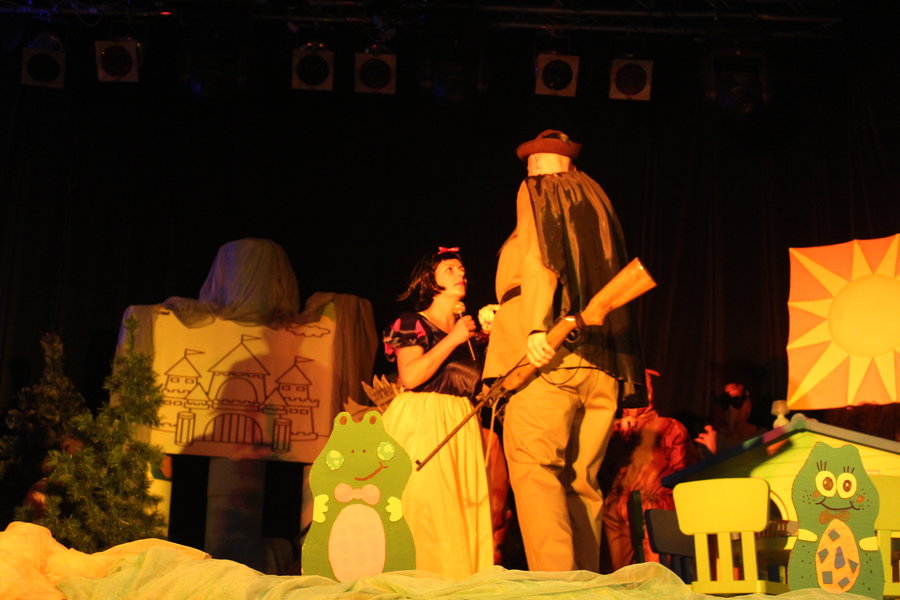 Rodzice wystąpili przed dziećmi - film