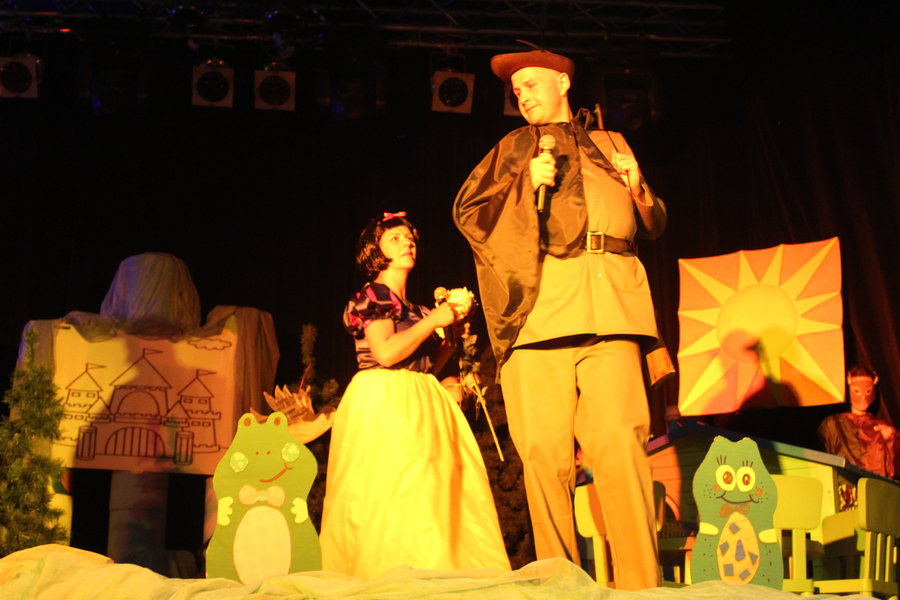 Rodzice wystąpili przed dziećmi - film