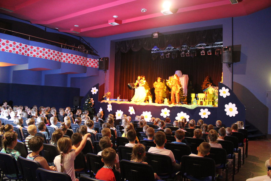 Rodzice wystąpili przed dziećmi - film