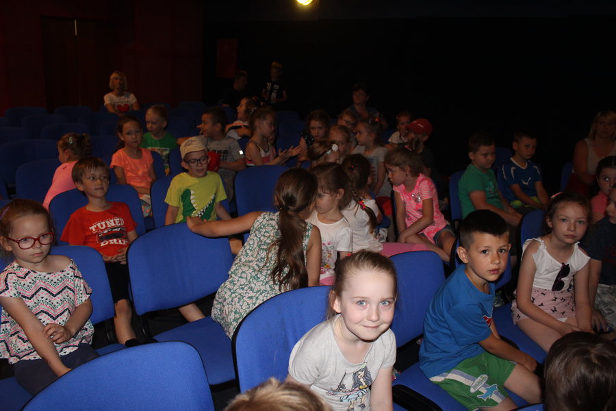 Rodzice wystąpili przed dziećmi - film