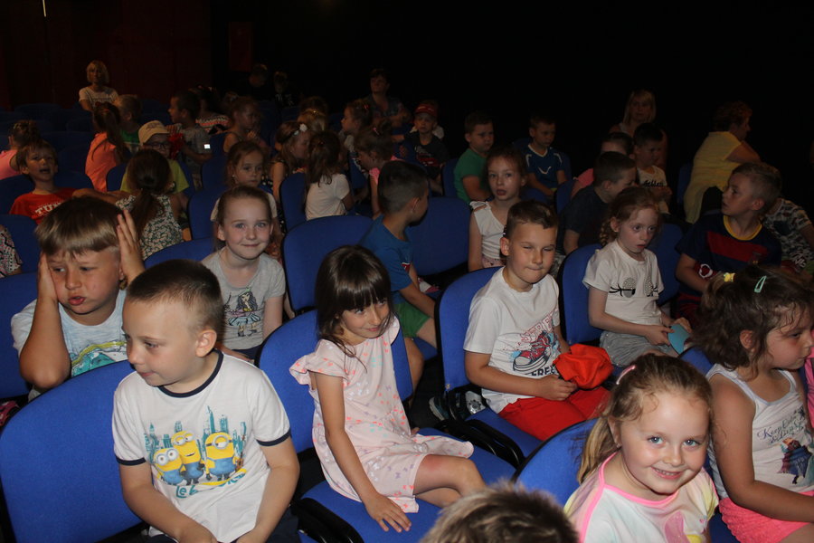 Rodzice wystąpili przed dziećmi - film