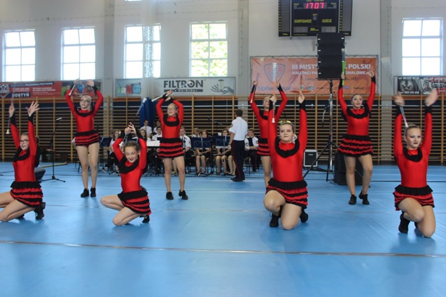 Podwójne święto gostyńskich mażoretek