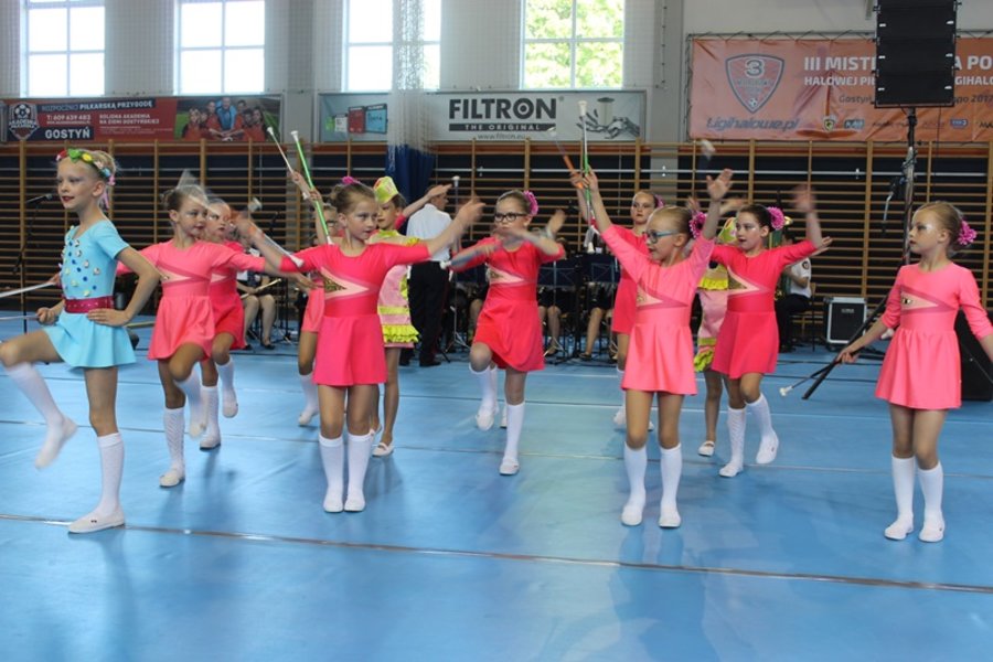 Podwójne święto gostyńskich mażoretek