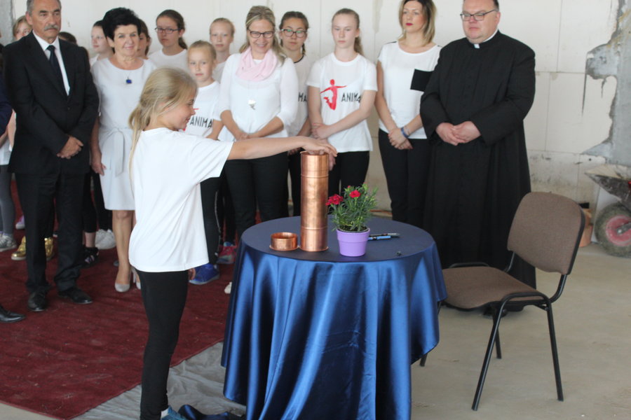 Wmurowali kamień węgielny