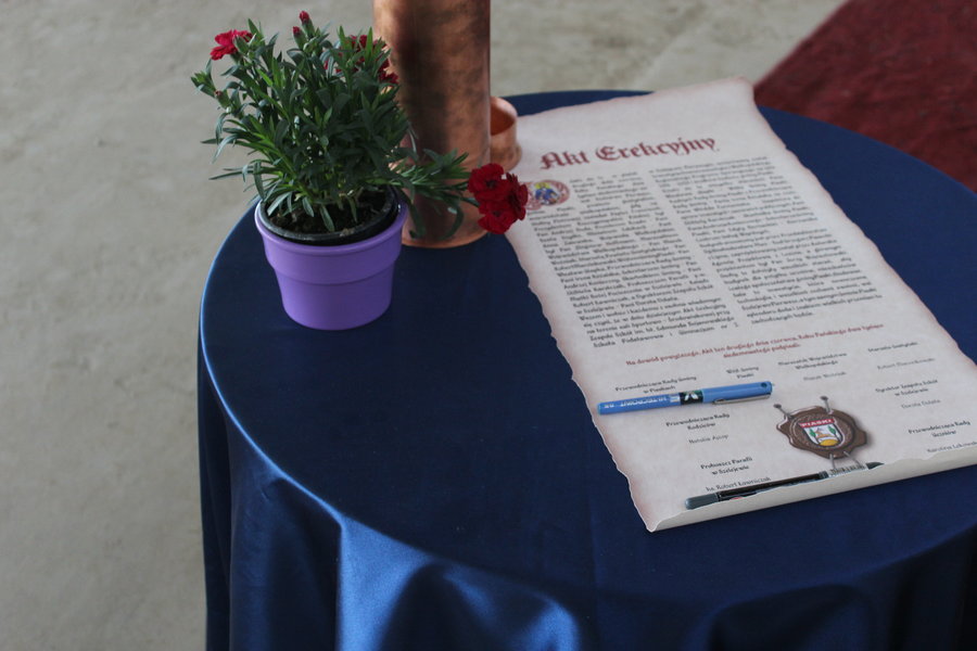 Wmurowali kamień węgielny