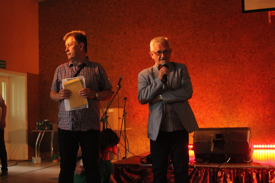 Uciekli z Rozmusem przed deszczem