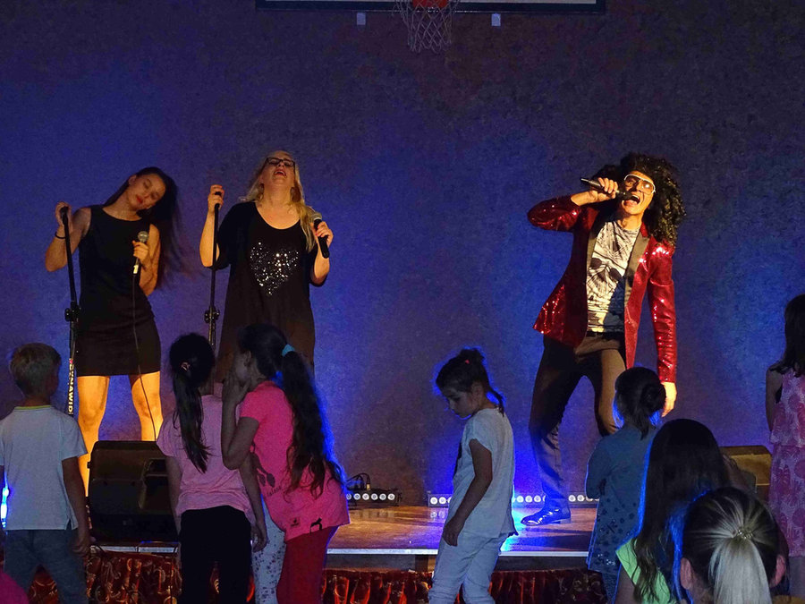 Uciekli z Rozmusem przed deszczem