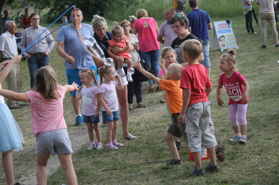 Dobrą zabawę przerwała ulewa