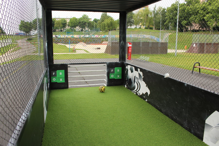 Mobilne boisko na wałach