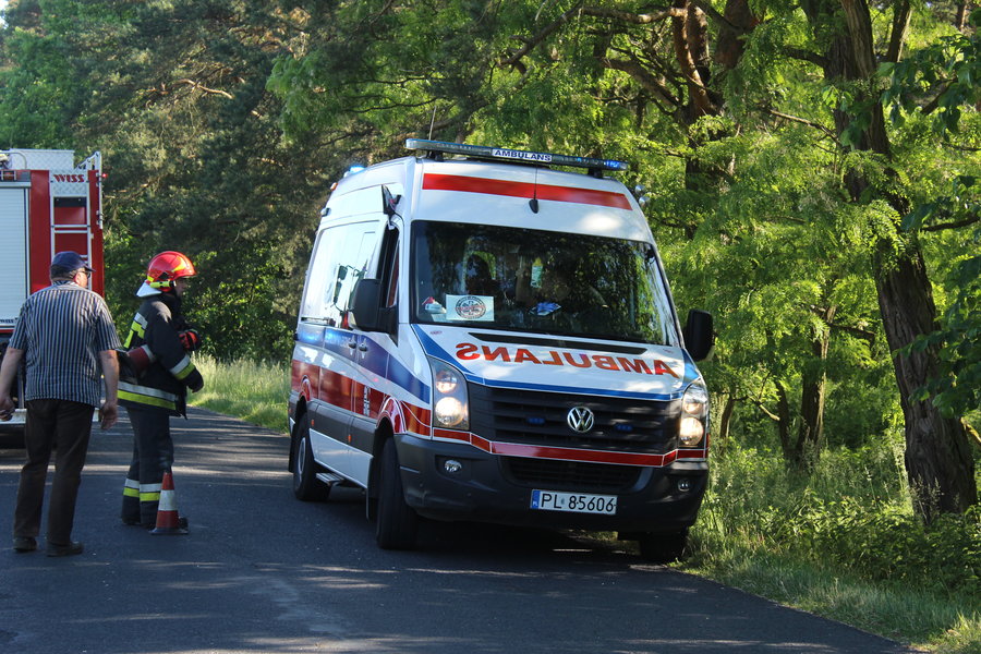 Przewróciła się ciężarówka z asfaltem
